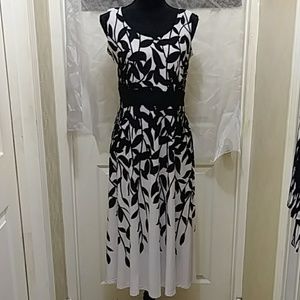 Dress Barn Black & White Floral print dress Sz 8